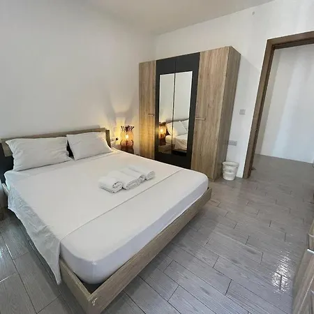 Guest house Center Properties - Modern & Bright With Ac And Ensuite Bathroom - 2