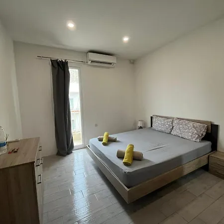 Center Properties - Modern & Bright With Ac And Ensuite Bathroom - 2 *