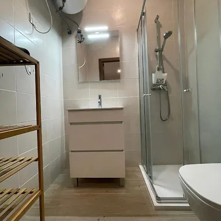 Center Properties - Modern & Bright With Ac And Ensuite Bathroom - 2 *