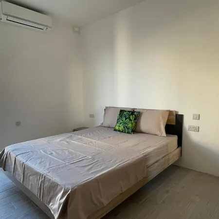 Guest house Center Properties - Modern & Bright With Ac And Ensuite Bathroom - 2 *