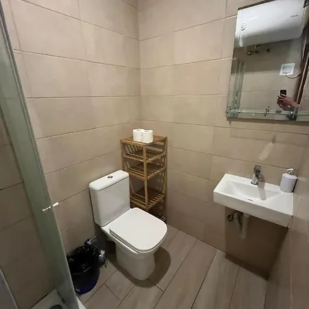 Center Properties - Modern & Bright With Ac And Ensuite Bathroom - 2 Vendégház *